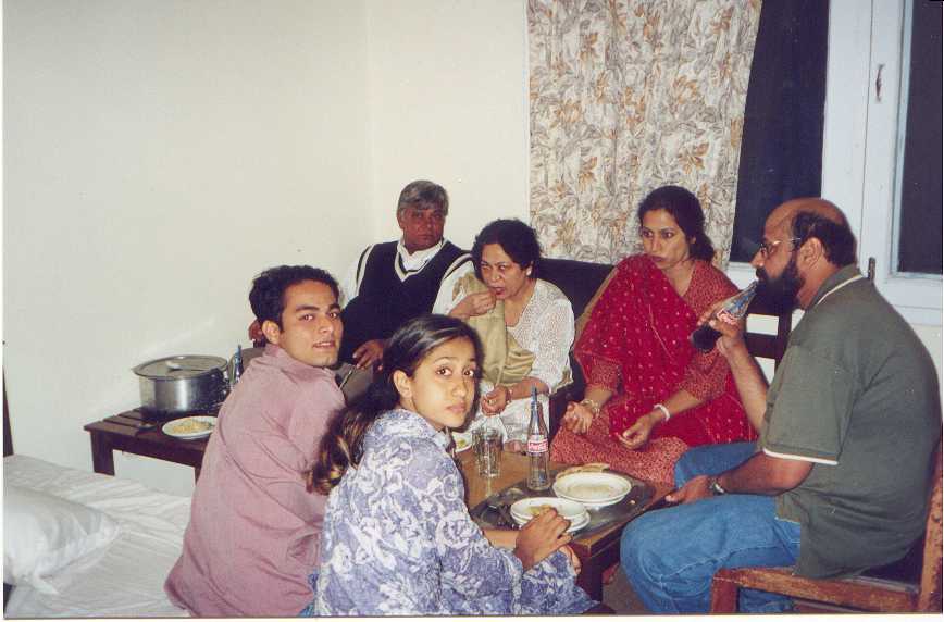 paki1.jpg (50212 bytes)