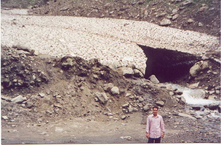 paki14.jpg (85688 bytes)